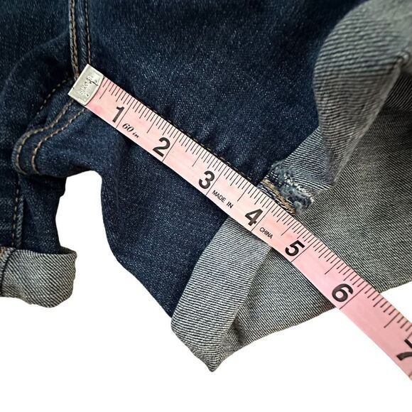 Levi’s ~ Women’s Mid Length Denim Shorts ~ size 28 ~ 5 pocket ~ rolled hem - Picture 7 of 9